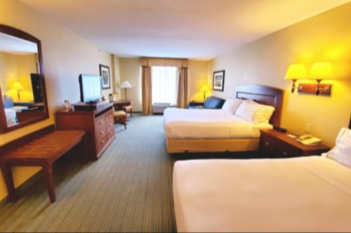 2 queen beds