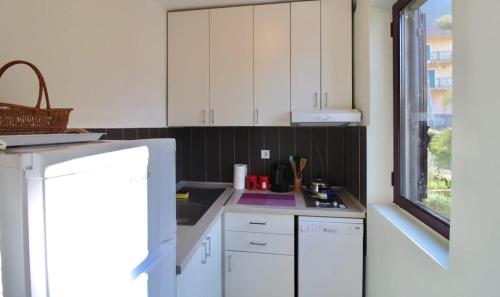 1bd Waterfront Apt w Perast Views in 東茲斯托里弗