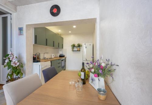 Two-Bedroom Apartment with Terrace and Sea View image 4