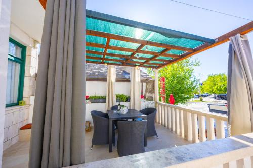 Two-Bedroom Apartment with Terrace and Sea View image 1