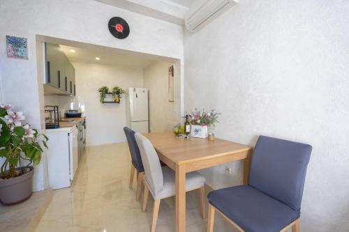 Two-Bedroom Apartment with Terrace and Sea View image 3