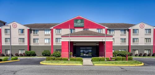 Evergreen Inn & Suites