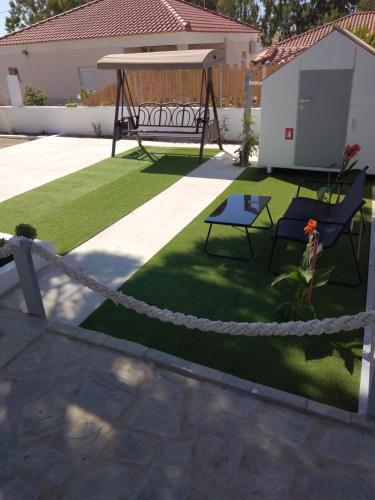 Kilátás, Limnos Twin Pine in Nea Koutali