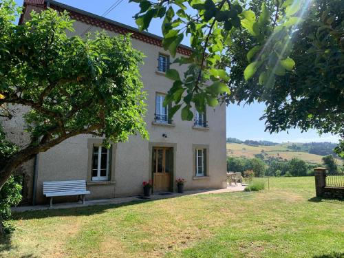 Gîte rénové campagne chic, 6 chambres pour 13 pers., jardin, terrasse, Haute-Loire - FR-1-582-527 gîte à louer Beauregard