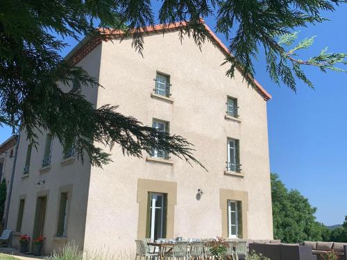 Gîte rénové campagne chic, 6 chambres pour 13 pers., jardin, terrasse, Haute-Loire - FR-1-582-527 (Gite renove campagne chic, 6 chambres pour 13 pers., jardin, terrasse, Haute-Loire - FR-1-582-527) in Saint-Berain