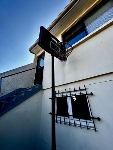 Villa à 30 min des parcs Asterix et Disneyland (Villa a 30 min des parcs Asterix et Disneyland) in เชล