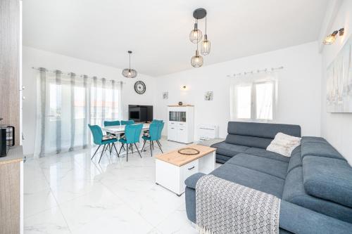 Two-Bedroom Apartment with Balcony room in Apartments with parking space Zadar - 24646