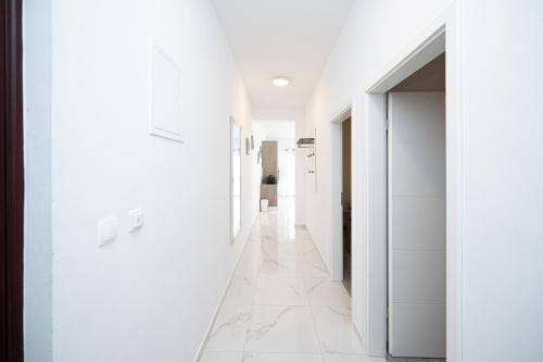 Two-Bedroom Apartment with Balcony image 1