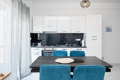 Two-Bedroom Apartment with Balcony image 4