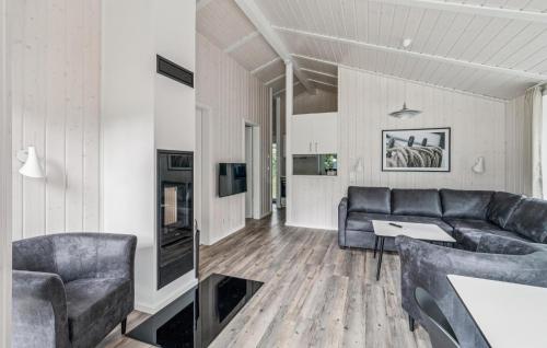 Two-Bedroom Holiday Home image 5