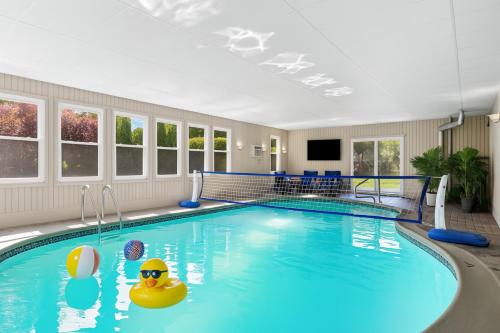 Grandma's Fun 5BR House - Heated Indoor Pool
