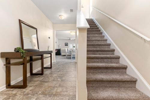 5BR Oasis with 3 Spa-Like Baths in فاييتي فيل