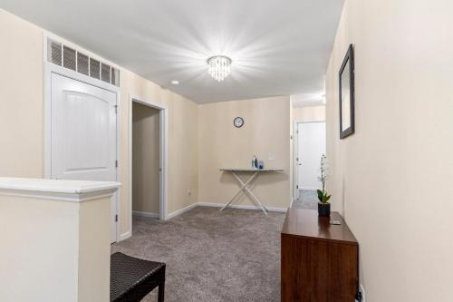 5BR Oasis with 3 Spa-Like Baths in فاييتي فيل