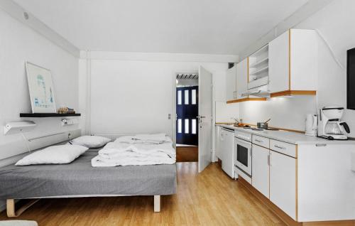 Awesome Apartment In Nexø With Wifi in Snogebaek