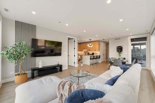 New Build in Pilsen Spacious 2 Bed 2 Bath Unit in University Village
