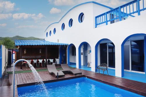 Yangyang Rodes Pool Villa, Янъян