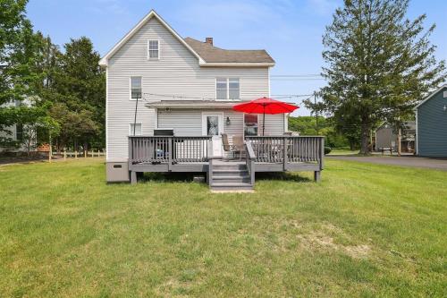 Vedere exterior, Remodeled 4BR w Yard, Fire Pit, Near Camelback in Tannersville