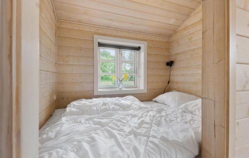 2 Bedroom Cozy Home In Hovborg in 霍堡