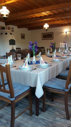 ห้องอาหาร, Madarász Vendégház (Madarasz Vendeghaz) in นยูล