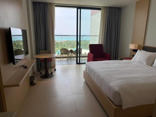 Arena Cam Ranh Seaview - Near Airport