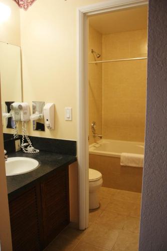 Relax Inn Chehalis - 화장실