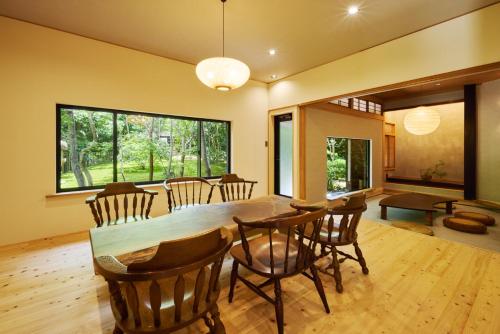 SHELTER道志 ふらっと高尾山 都心から70分 最大10名 貸切サウナ 雨でもBBQok 焚火花火