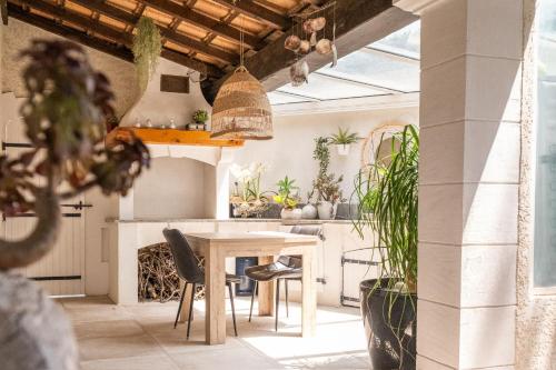 Villa Prestige 5 etoiles & T1, Piscine, Jacuzzi, cinema & Vue in Mourets