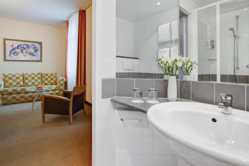 IntercityHotel Berlin Ostbahnhof - image 10