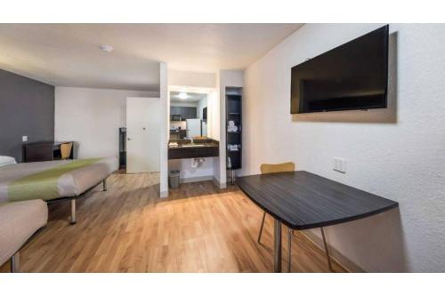Studio 6 Irving, TX - Irving DFW Airport East – Irving, TX