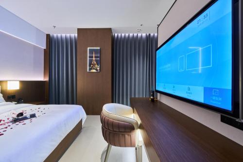 Beijing THREE HOTEL - image 4