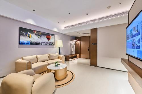 Shared lounge/TV area, Beijing Suiyu Hotel in Mentougou District