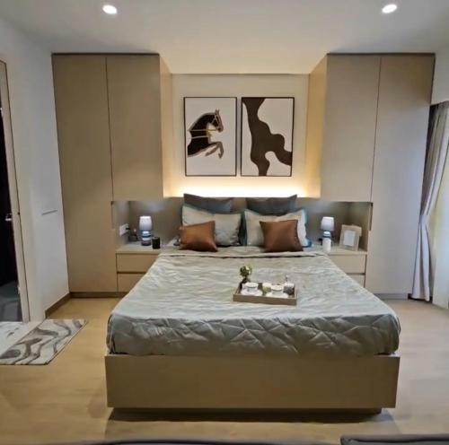 Neon - Royal Nest Aerotel with Pvt Balcony -1 km from Airport, Пуна