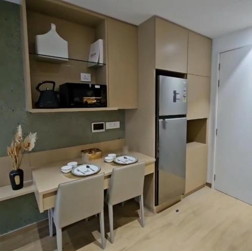 Neon - Royal Nest Aerotel  near Pune Airport