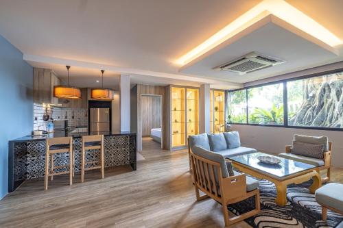 Kitchen, Antiya Hotel Phuket near Chaithararam Temple (Wat Chalong)