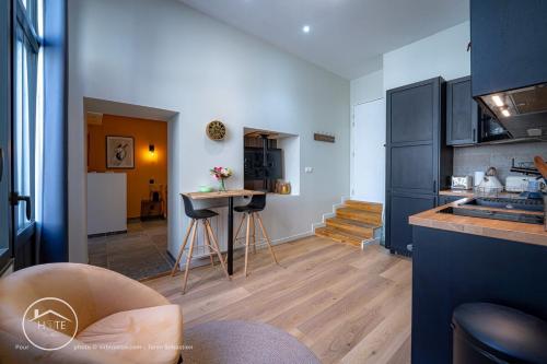 Cocina, Chic l Ascenseur l Terrasse centre ville in Chambery