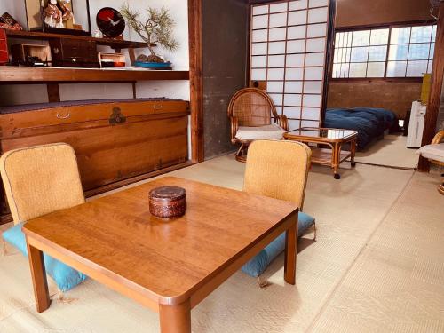 like living in a traditional Japanese house, one group per day!