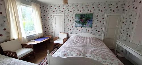 1 queen bed