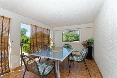 One Bedroom Apartment with Terrace image 5