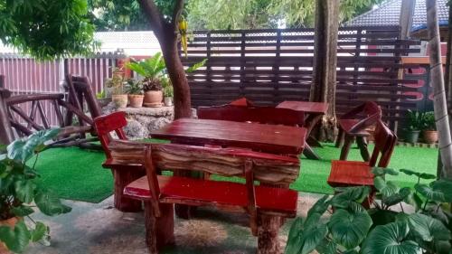 Nontharat Mansion near Ministry of Public Health