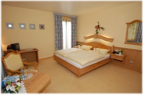 Hotel Schweizer Haus In Bielefeld Room Deals Photos Reviews