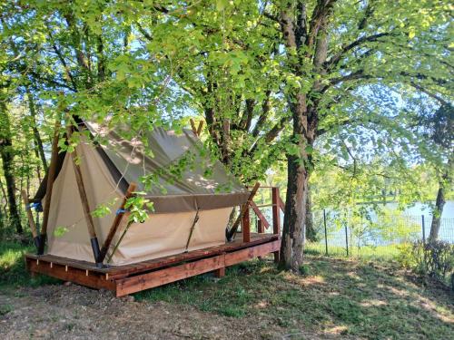 pilotis du lac avec SPA privatif - Camping - Rabastens