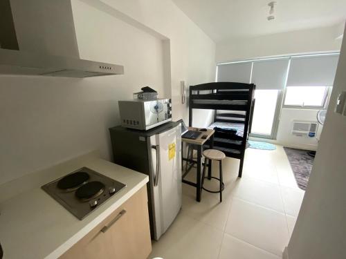 Staycation Condo - WiFi - Gym and Pool - 3 beds, Manille