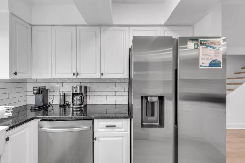 Serenity By The Sea - Amazing beach front townhome - image 3