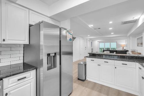 Serenity By The Sea - Amazing beach front townhome - image 7