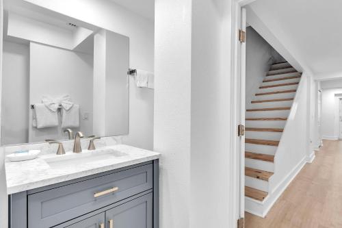 Serenity By The Sea - Amazing beach front townhome - image 10