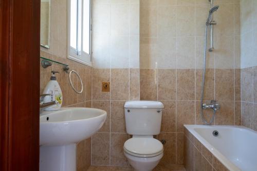 Villa Katerina, Private Pool, Garden & 3 Ensuite Bedrooms, Pegeia (fotografie 9)