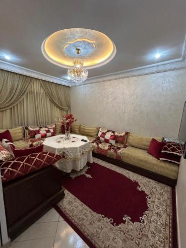 Calm Family Apt, 15m to Beach in Dcheira El Jihadia