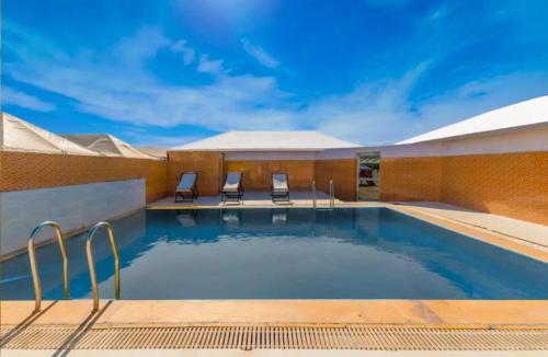 สระว่ายน้ำ, Arman Desert Luxury Camp & Resort Jaisalmer in แซมแซนด์ ดูนส์