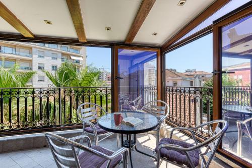 Two-Bedroom Apartment room in Sunny City Centre Suite