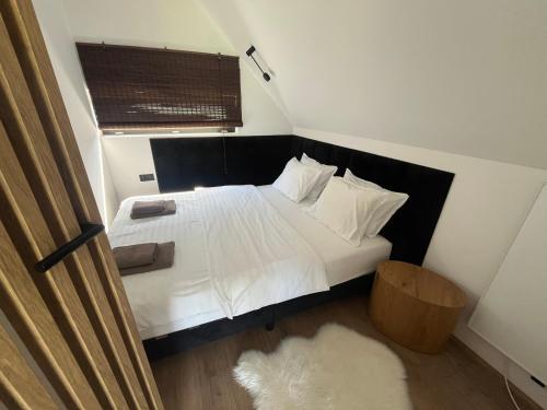 2 bedrooms, 4 beds